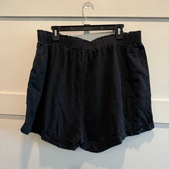 SHEIN Black High Waist Buttoned Shorts - Picture 5 of 5
